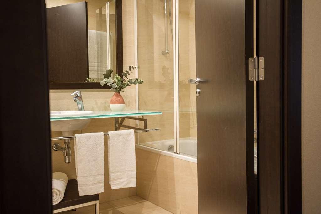 Azz Pamplona Norte Hotel *